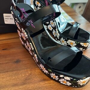 Betsy Johnson, Landry Daisy size 11 never worn